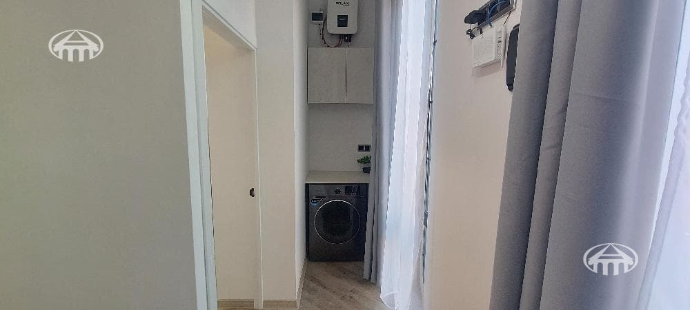 Թաունհաուս · 9 սեն. · 348 մ² · Զովունի