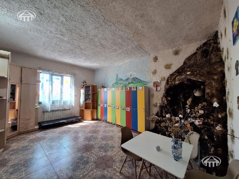 Commercial property · 440 m² · Jrvej