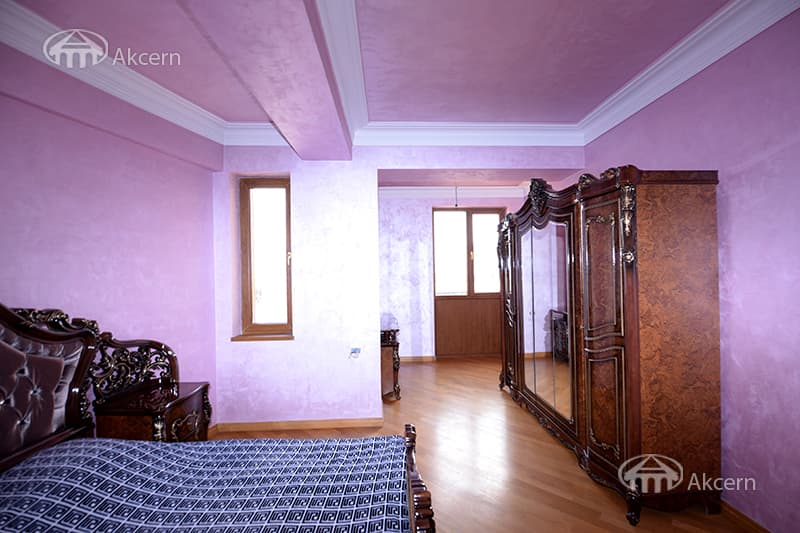 Apartment · 4 rooms · 240 m² · Kentron
