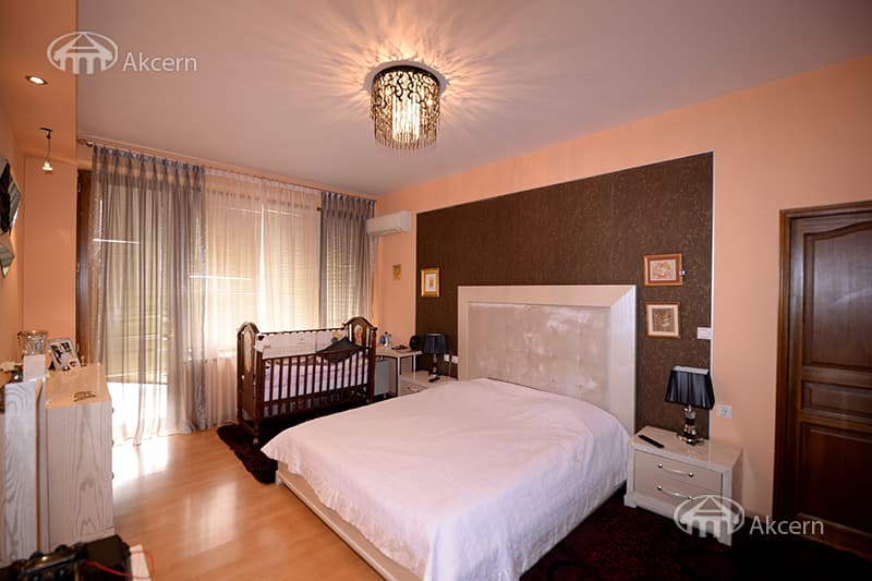 Особняк · 7 комн. · 650 м² · Кентрон