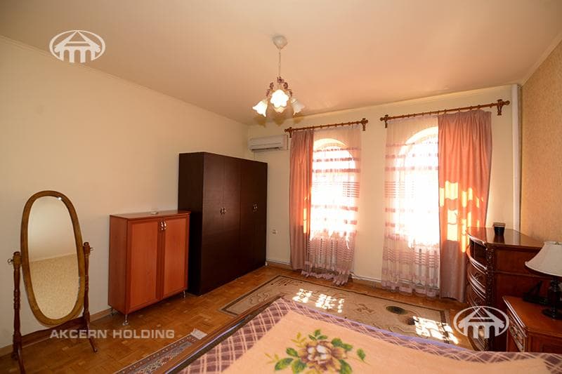 House · 5 rooms · 220 m² · Arabkir
