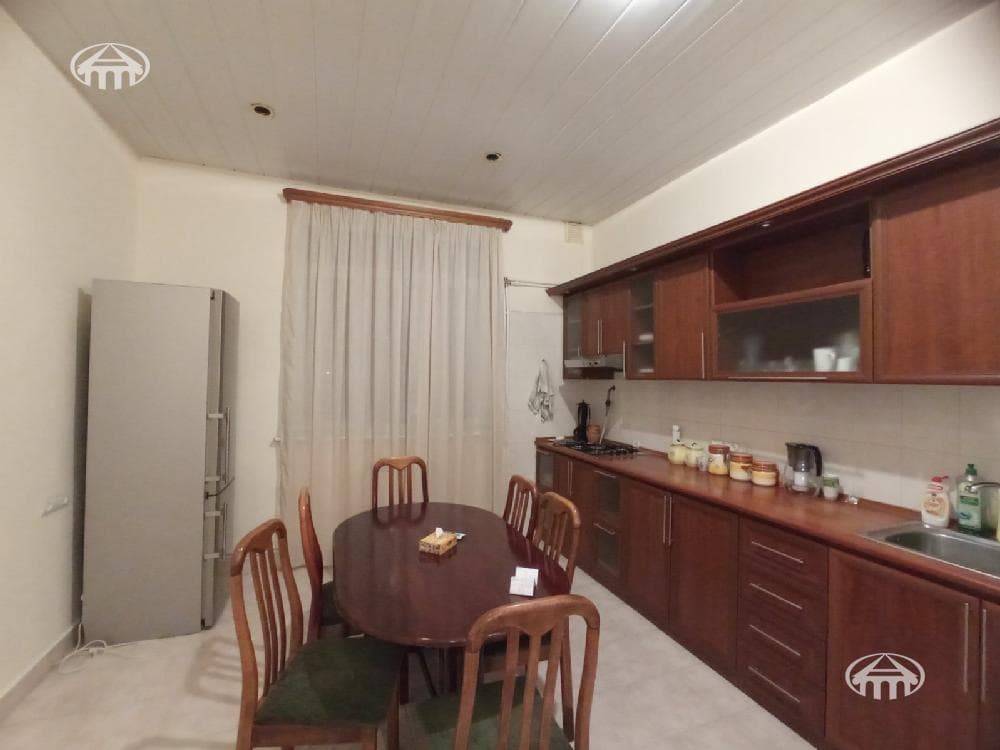 Apartment · 4 rooms · 144 m² · Kentron