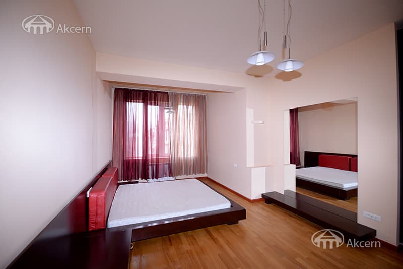 Apartment · 3 rooms · 107 m² · Kentron