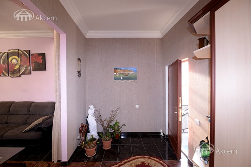 Квартира · 3 комн. · 120 м² · Кентрон