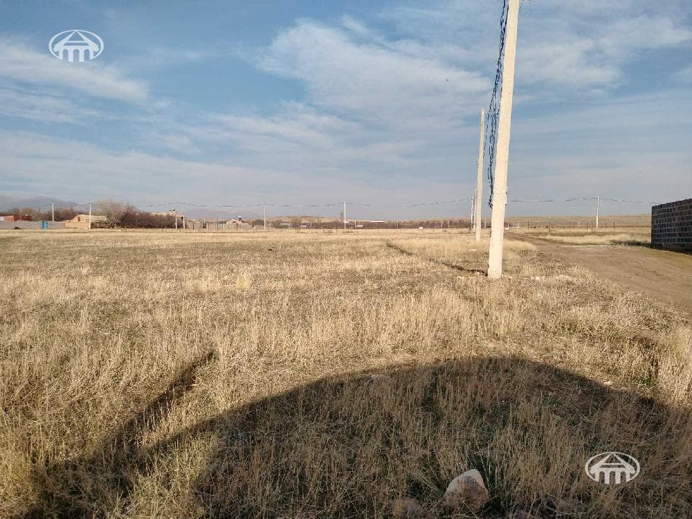 Участок · 1 557 м² · Зораван