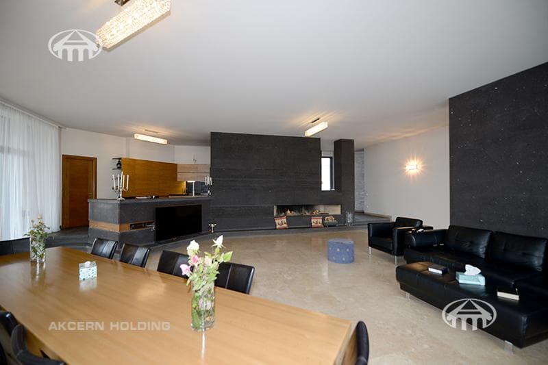 Mansion · 6 rooms · 689 m² · Vahagni