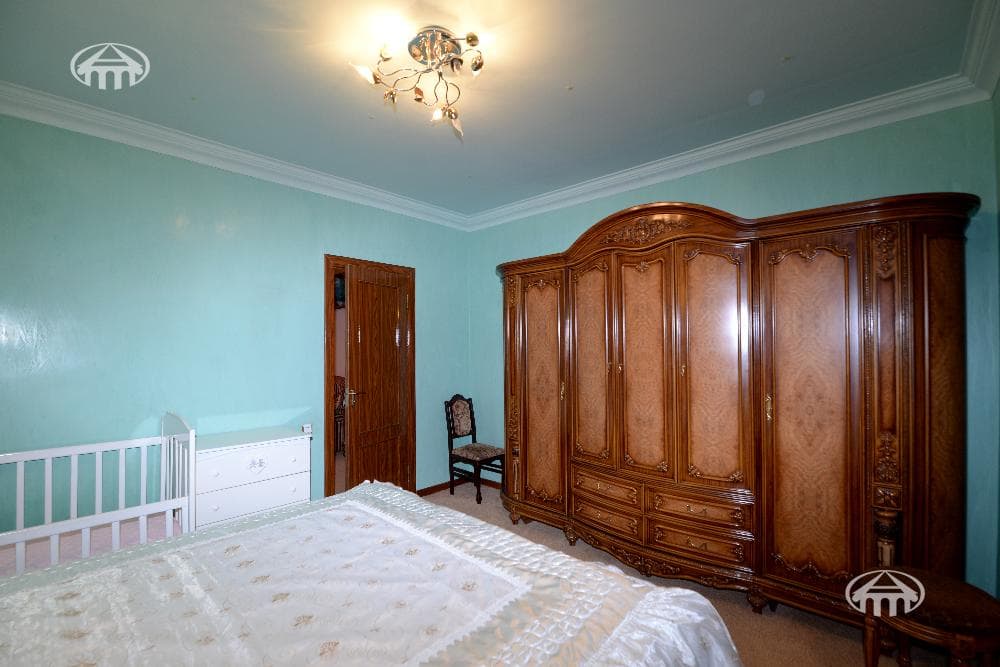 Սեփական տուն · 4 սեն. · 285 մ² · Էրեբունի
