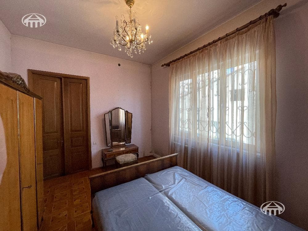 House · 6 rooms · 190 m² · Arabkir