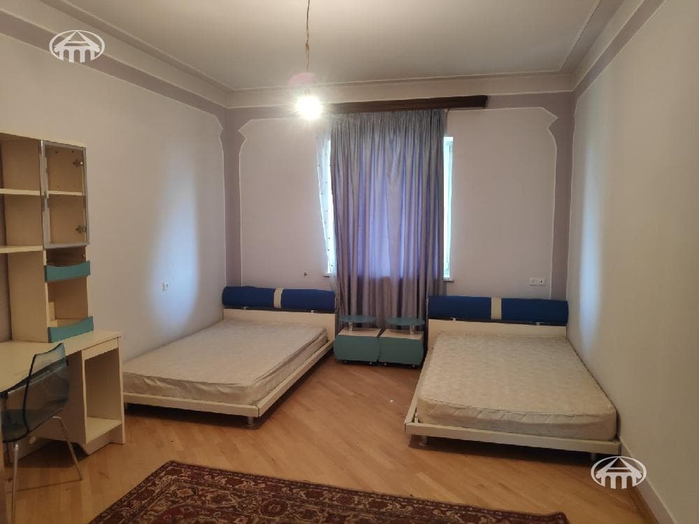 Mansion · 5 rooms · 300 m² · Arinj