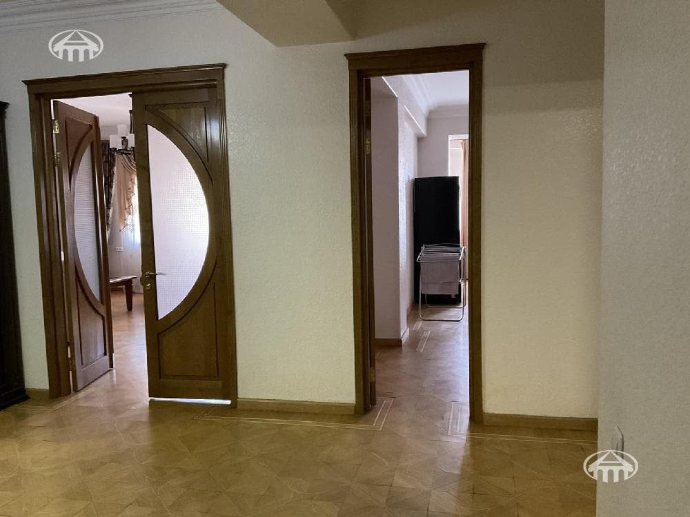 Apartment · 3 rooms · 139 m² · Kentron