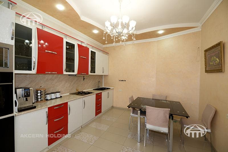 Mansion · 5 rooms · 330 m² · v. Arinj