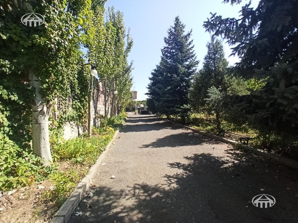 House · 8 rooms · 459 m² · Nor Nork