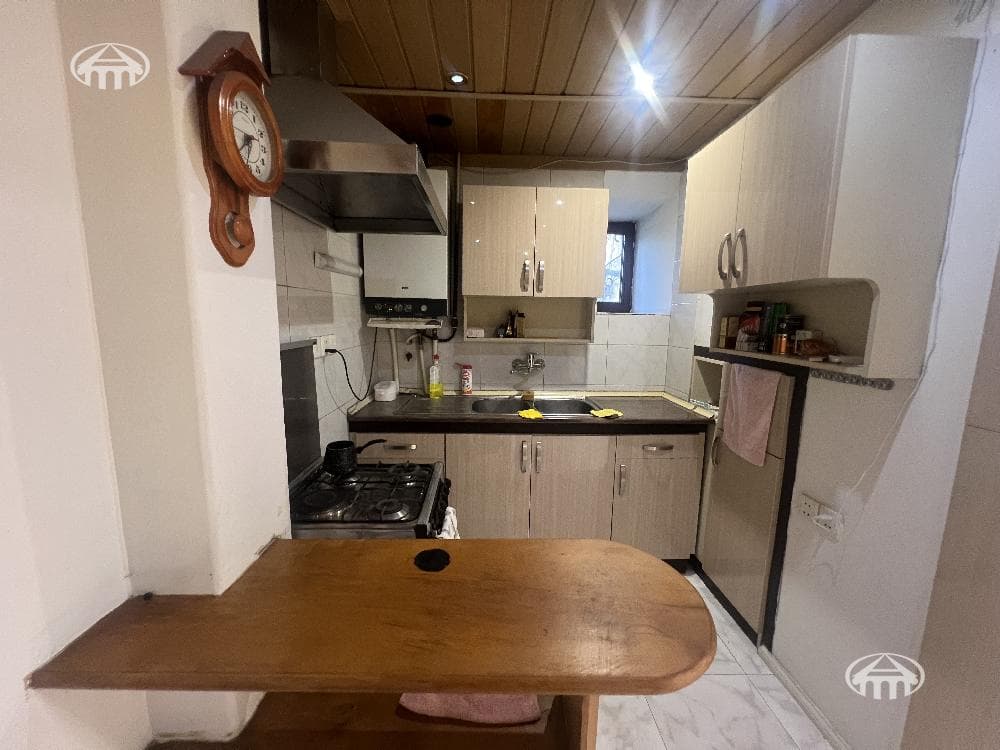 Salon · 4 rooms · 180 m² · Kentron
