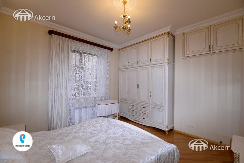 Առանձնատուն · 6 սեն. · 427 մ² · Կենտրոն