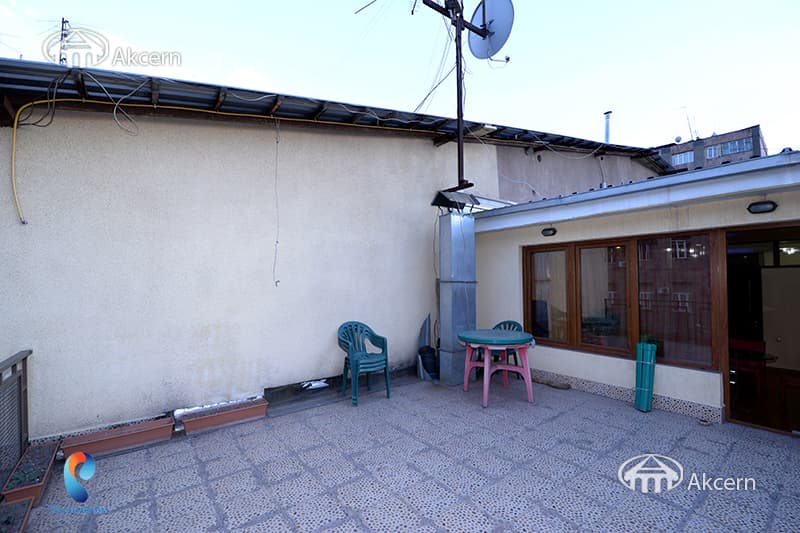Apartment · 4 rooms · 215 m² · Kentron