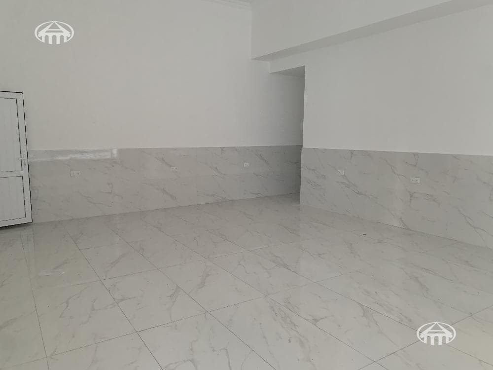 Խանութ · 606 մ² · Կենտրոն