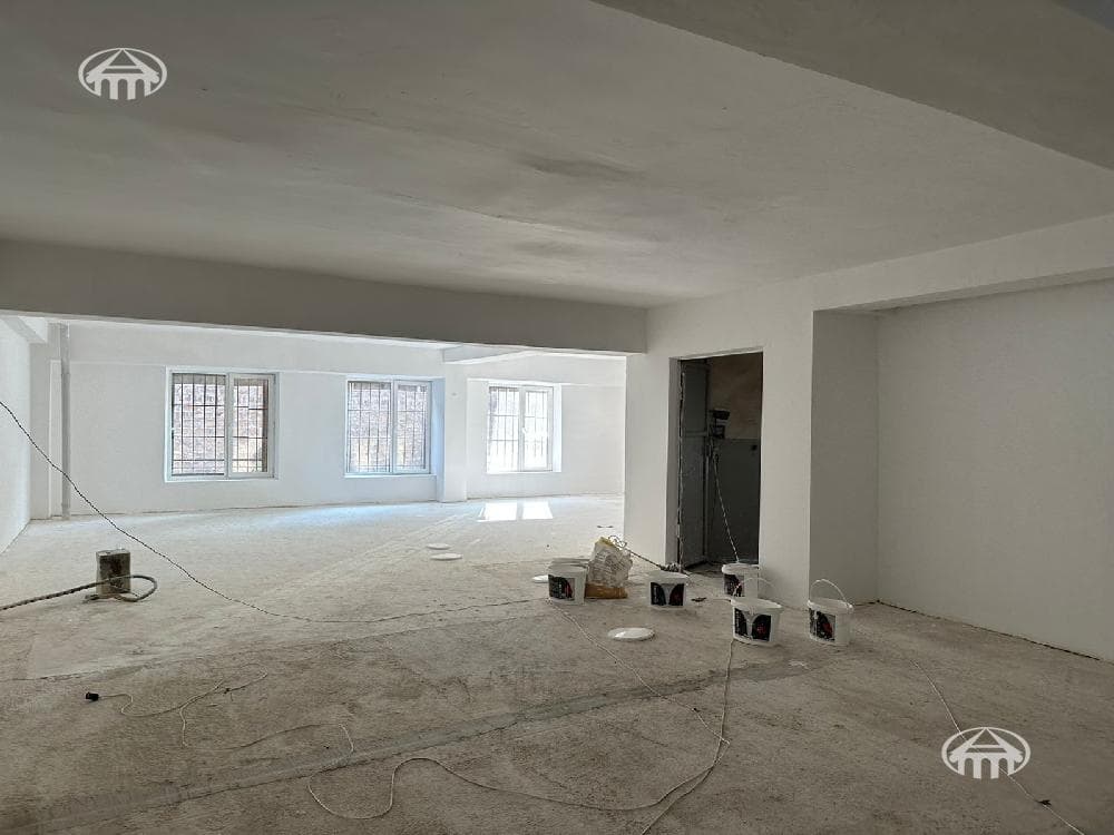 Коммерческая недвижимость · 2 490 м² · Аджапняк
