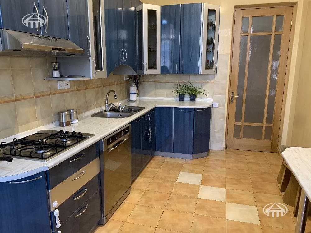 Квартира · 4 комн. · 130 м² · Кентрон