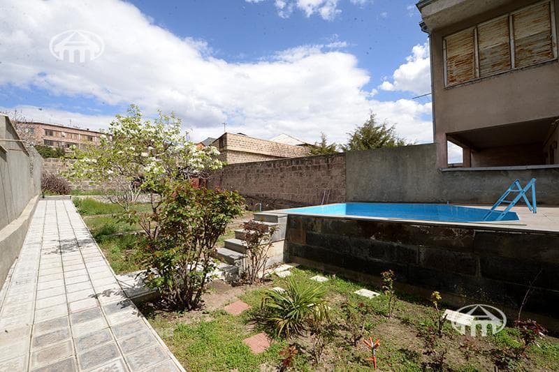 House · 5 rooms · 220 m² · Arabkir