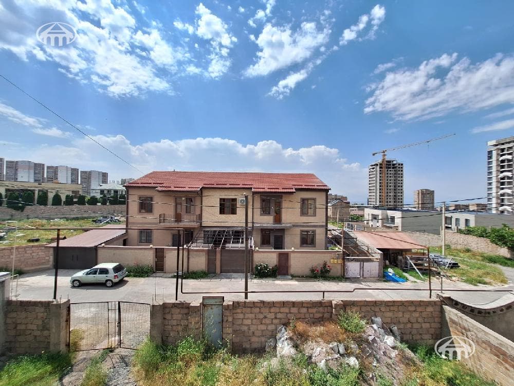 Особняк · 5 комн. · 240 м² · Аджапняк