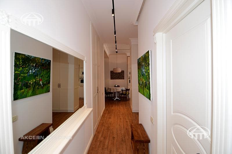Apartment · 3 rooms · 99 m² · Kentron