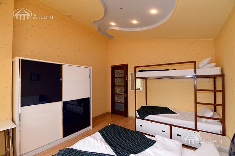 Дом · 5 комн. · 540 м² · Кентрон