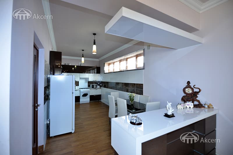 Mansion · 6 rooms · 280 m² · v. Arinj