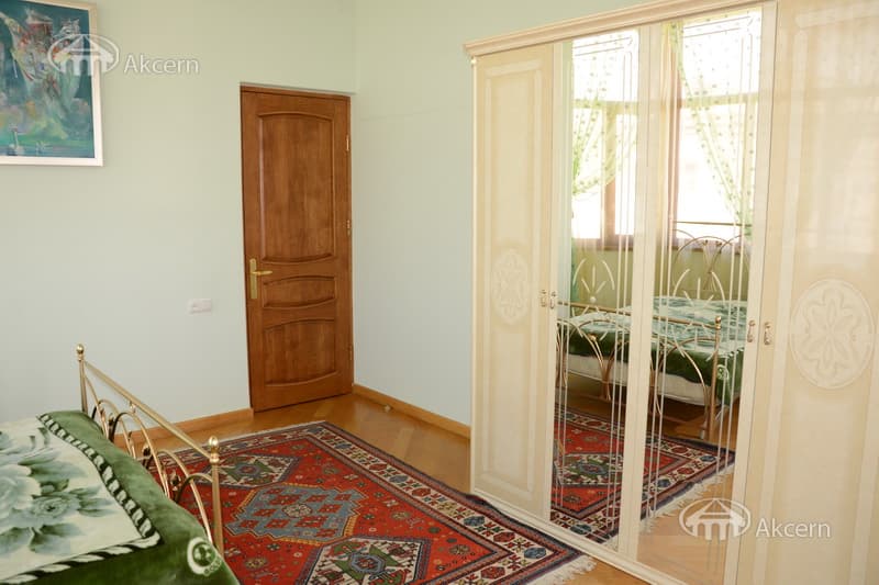 Особняк · 5 комн. · 300 м² · Арабкир