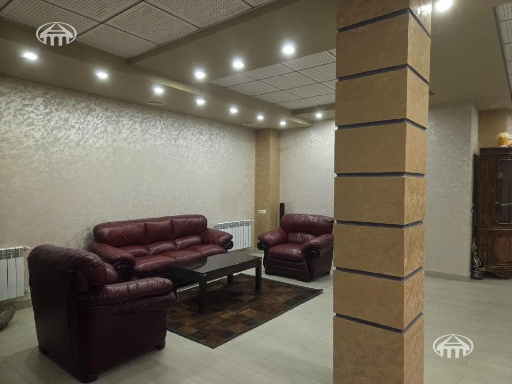 Особняк · 5 комн. · 280 м² · Аджапняк