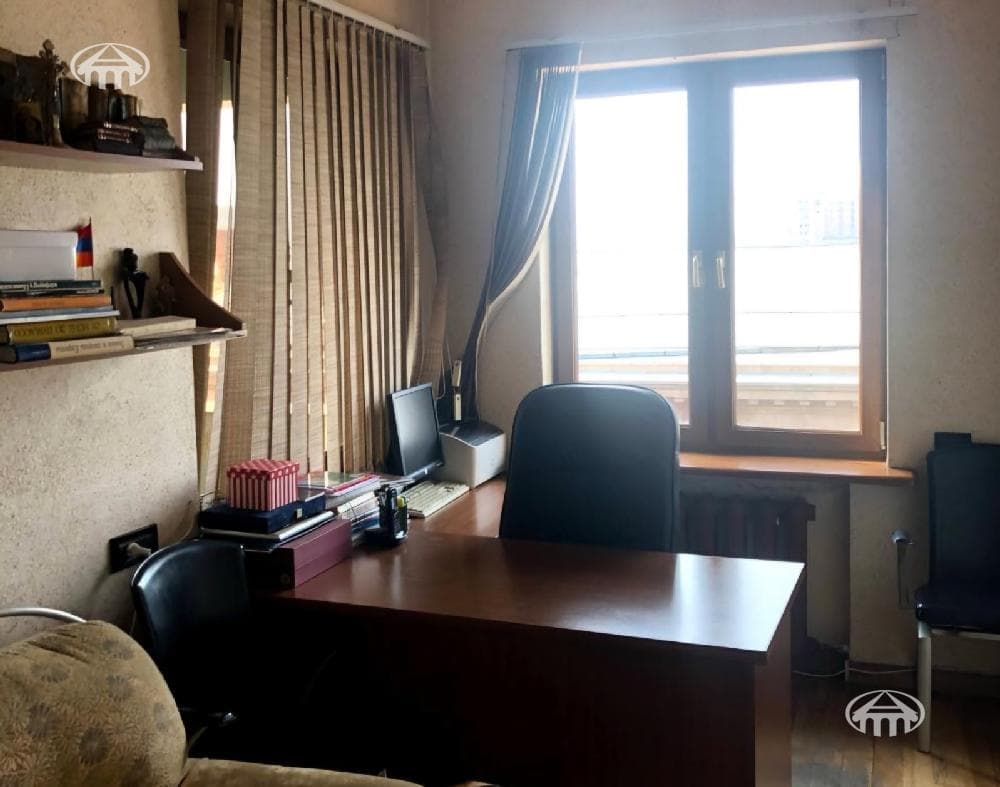 Apartment · 6 rooms · 213 m² · Kentron