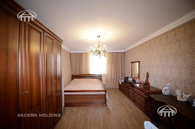 House · 5 rooms · 162 m² · Kentron