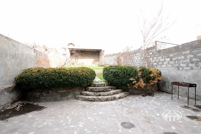 House · 6 rooms · 273 m² · Arabkir
