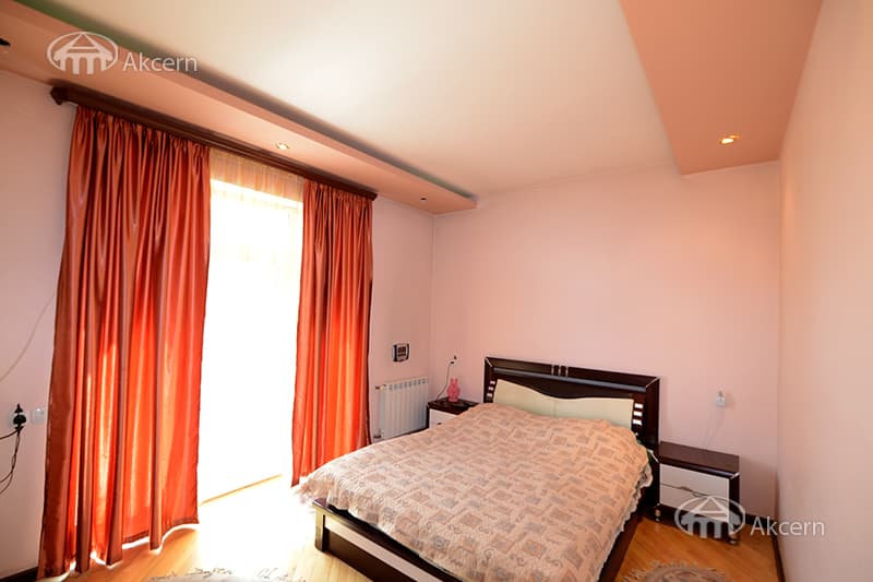 Дом · 5 комн. · 342 м² · Давташен