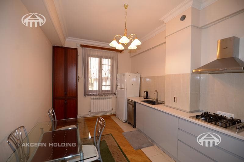 Apartment · 3 rooms · 142 m² · Kentron