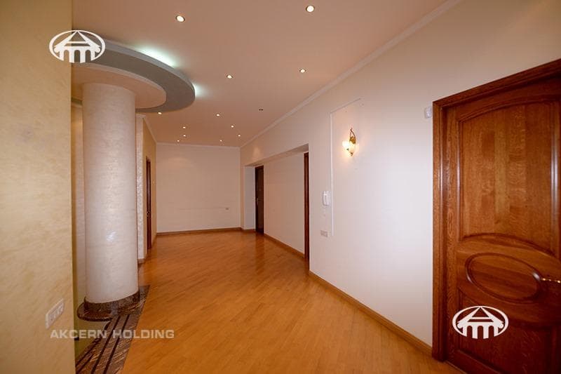 Особняк · 7 комн. · 243 м² · Кентрон