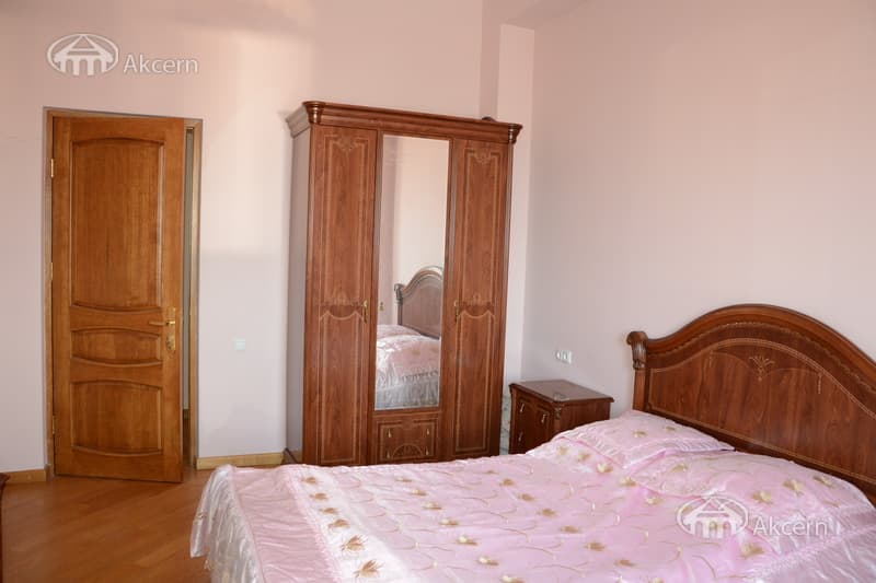 Особняк · 5 комн. · 300 м² · Арабкир