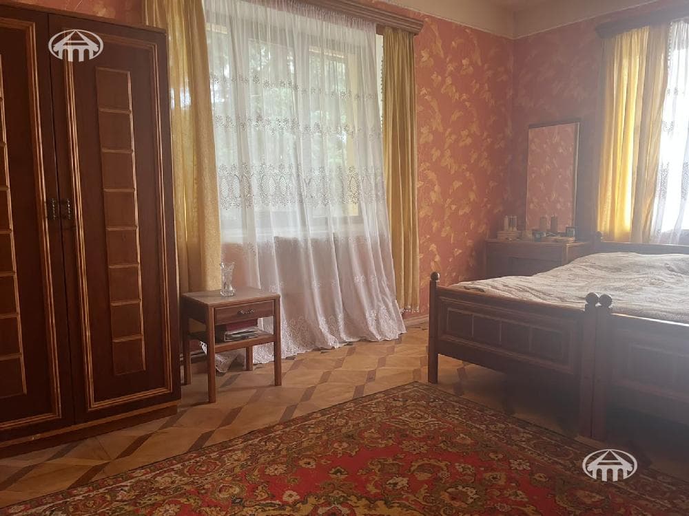 Mansion · 8 rooms · 425 m² · Gugark