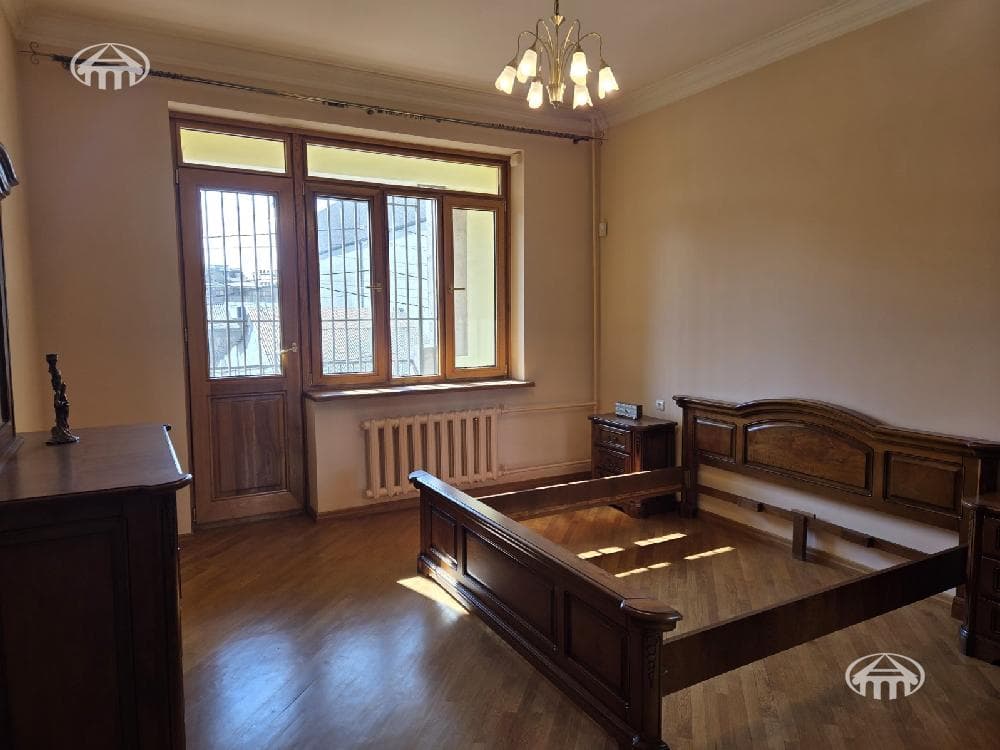 Дом · 6 комн. · 540 м² · Арабкир