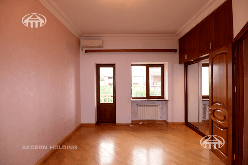 Mansion · 7 rooms · 243 m² · Kentron