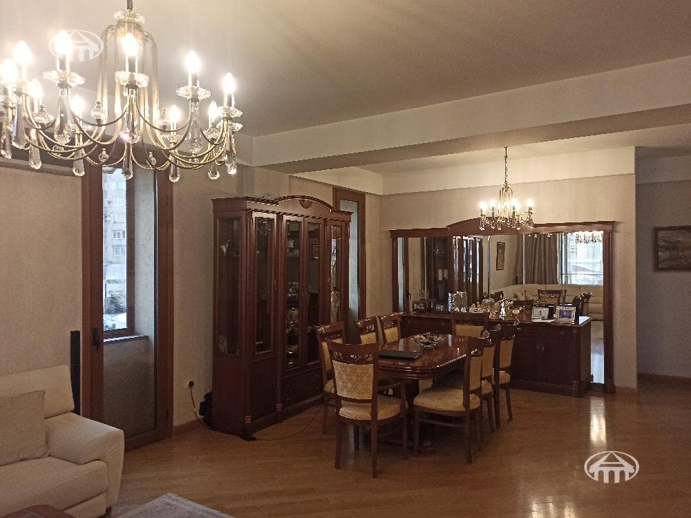 Квартира · 4 комн. · 171 м² · Арабкир