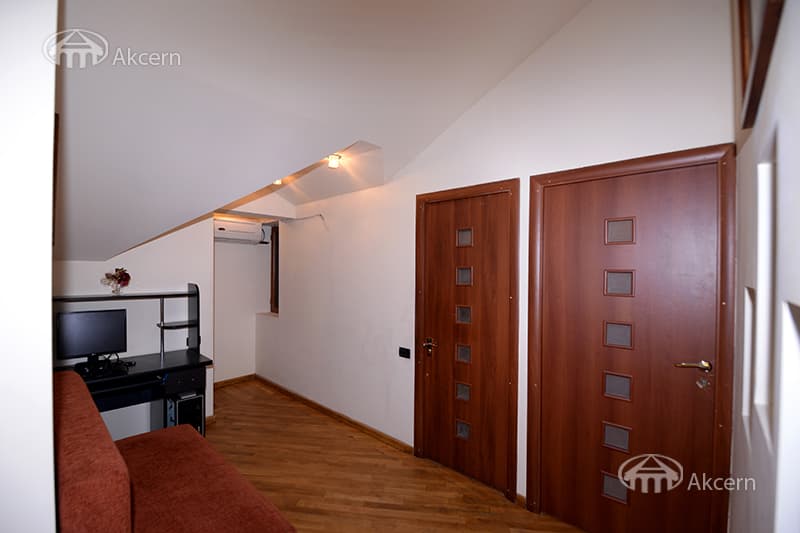 Hotel · 230 m² · Kentron