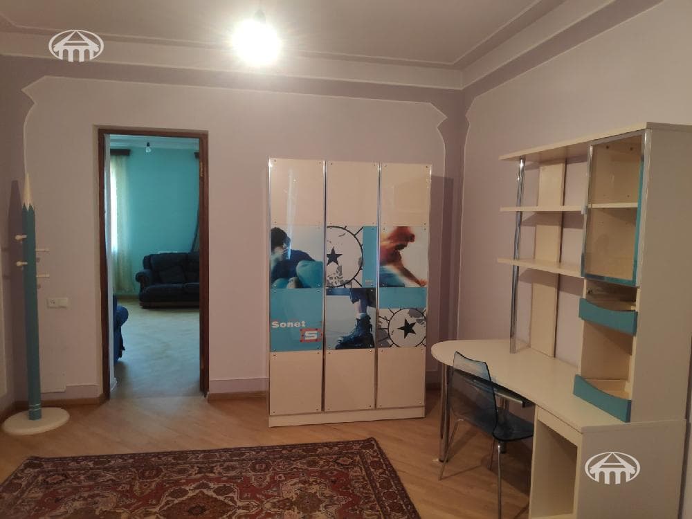 Mansion · 5 rooms · 300 m² · Arinj
