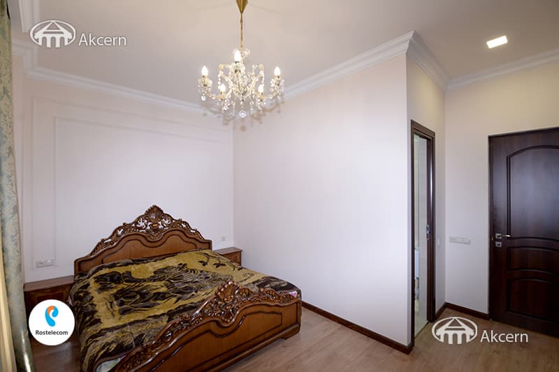Дом · 4 комн. · 340 м² · Кентрон