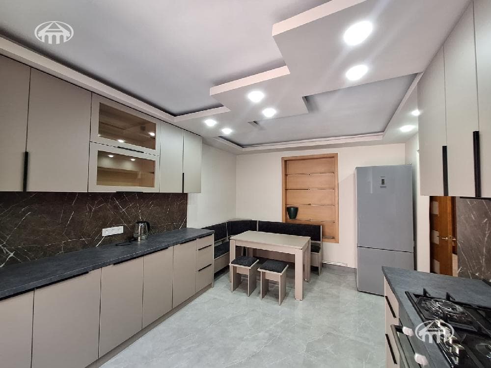 Office · 190 m² · Kentron