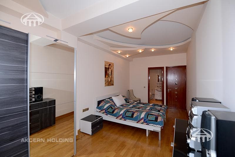 Квартира · 5 комн. · 298 м² · Кентрон