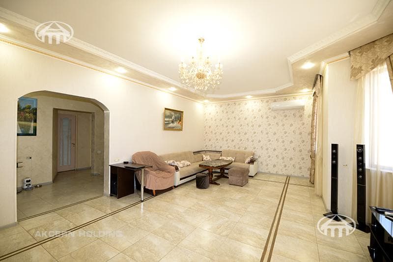 Mansion · 5 rooms · 330 m² · v. Arinj
