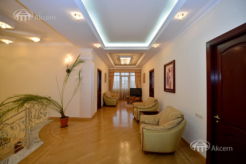 Особняк · 6 комн. · 437 м² · Аван