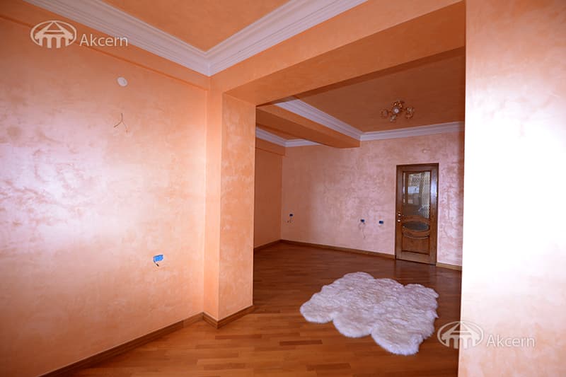 Apartment · 4 rooms · 240 m² · Kentron