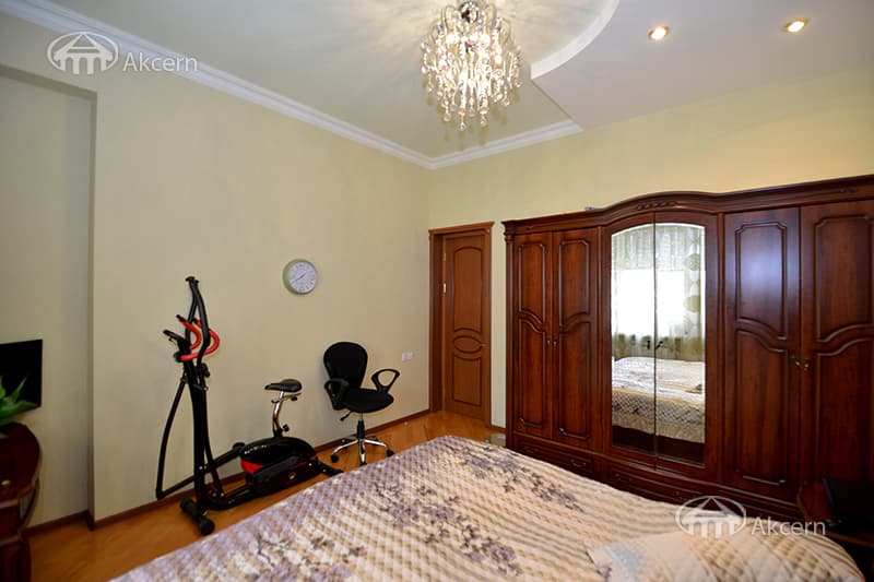 Особняк · 6 комн. · 349 м² · Аджапняк