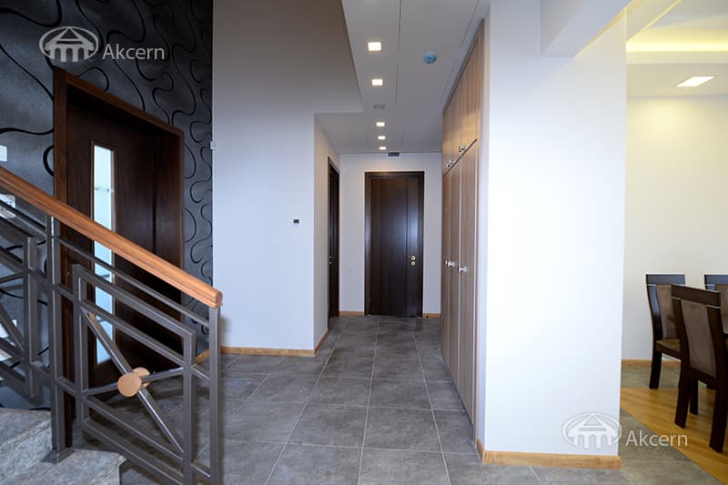 House · 5 rooms · 500 m² · Ajapnyak
